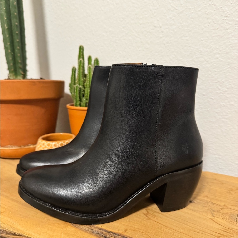 Frye Rosalia Western Ankle Bootie